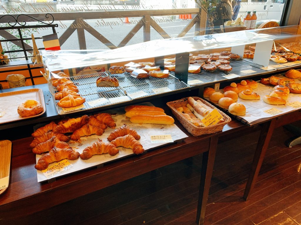 鎌倉 フランスパンを日本に広めたフィリップ ビゴのお店 オシャレで美味しいパンや焼き菓子がたくさん モン ペシェ ミニョン Allyのパンブログ